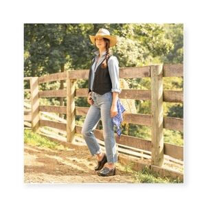 Dansko ❁ Professional Tooled Clog ❁ Black Leather ❁ 39
8M 8.5M ❁ Medical Nurse